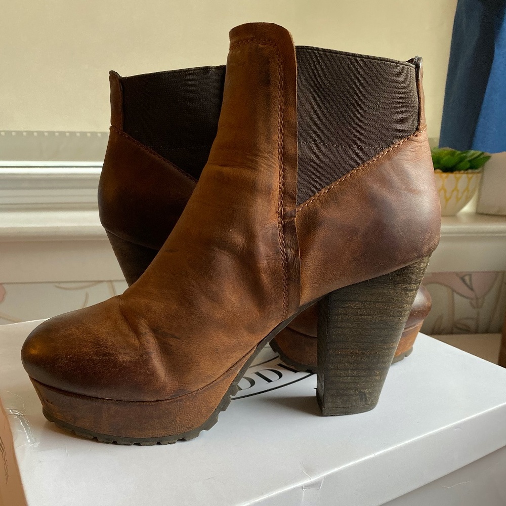 Steve Madden Randaal Cognac Platform Booties 7.5